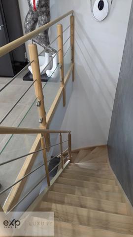 Tranquillité et espace – Propriété moderne avec terrain boisé