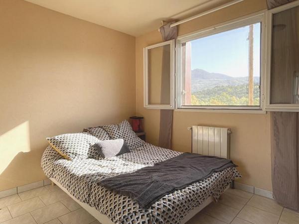 Maison individuelle 6 pièces 3 chambres 130 m2 Thoard (04380)