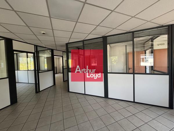 Bureaux à louer à Montbonnot-Saint-Martin parking privatif inclus