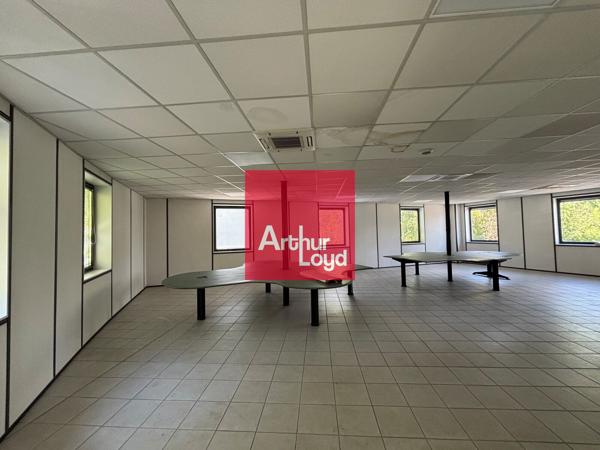 Bureaux à louer à Montbonnot-Saint-Martin parking privatif inclus