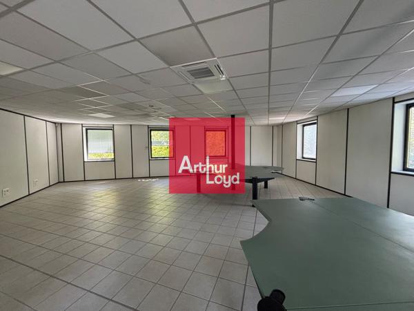 Bureaux à louer à Montbonnot-Saint-Martin parking privatif inclus