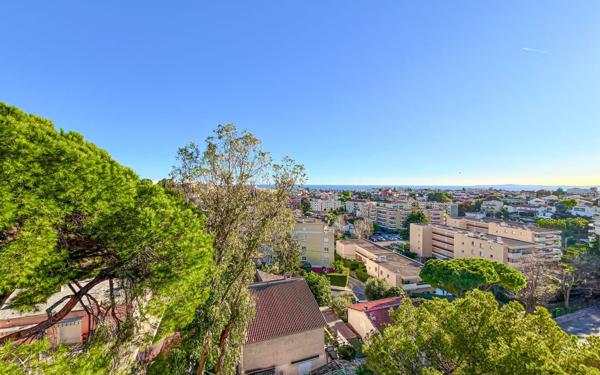 Appartement à vendre    5 pièces • 97,30 m2 Cagnes-sur-Mer