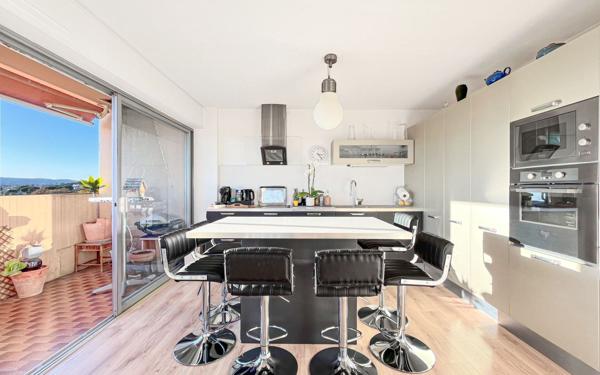 Appartement à vendre    5 pièces • 97,30 m2 Cagnes-sur-Mer