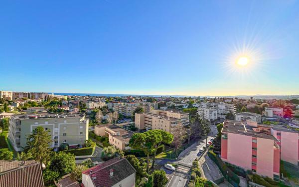 Appartement à vendre    5 pièces • 97,30 m2 Cagnes-sur-Mer