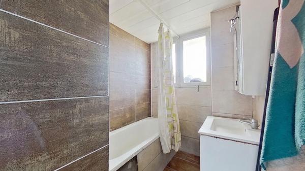Appartement
         4 pièces
        - 65 m² Exclusivité 60 000 € *