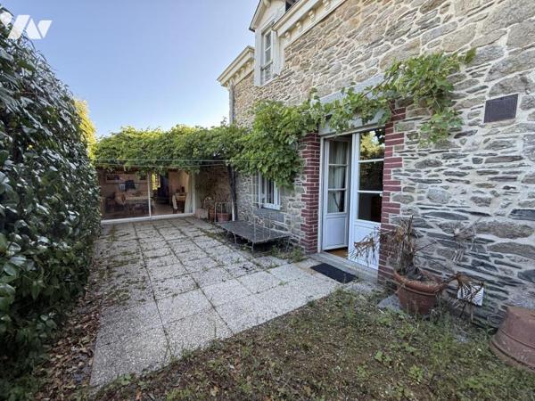Demeure de caractère à Cancale-Maison en pierres 4 chambres + dependances+studio+garage