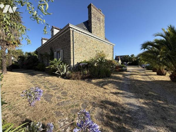 Demeure de caractère à Cancale-Maison en pierres 4 chambres + dependances+studio+garage