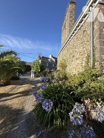Demeure de caractère à Cancale-Maison en pierres 4 chambres + dependances+studio+garage