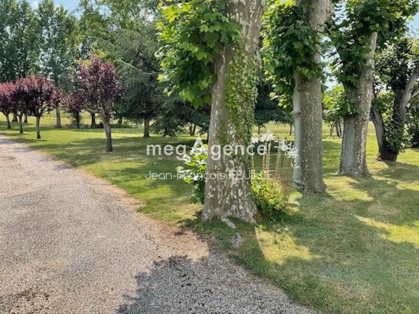 Maison à Eymet, 24500 - 10 pièces 400m²