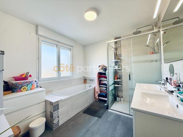 Vente
                Maison125 m² - 6 Pièces -
                    AGNEAUX (50180)