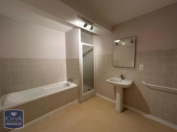 Appartement à louer 6 pièces 124.85m² Tulle (19000)