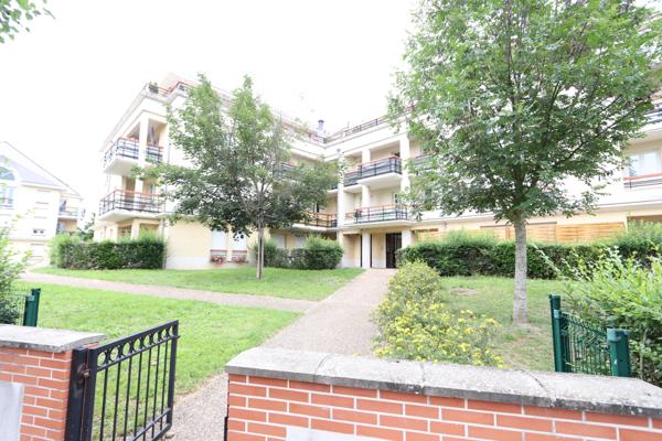 Bel appartement avec balcon - 3 pièces - 64 m² - Saint Jean de La Ruelle