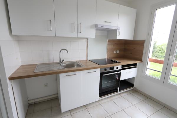 Bel appartement avec balcon - 3 pièces - 64 m² - Saint Jean de La Ruelle