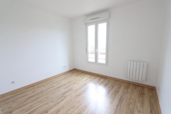 Bel appartement avec balcon - 3 pièces - 64 m² - Saint Jean de La Ruelle
