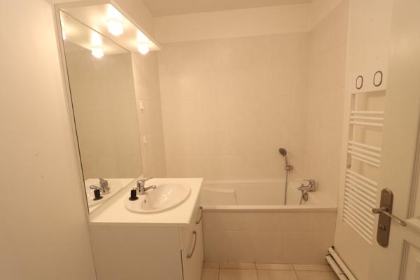 Bel appartement avec balcon - 3 pièces - 64 m² - Saint Jean de La Ruelle