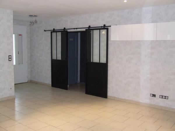 Grand pavillon de plain-pieds avec garage et piscine !