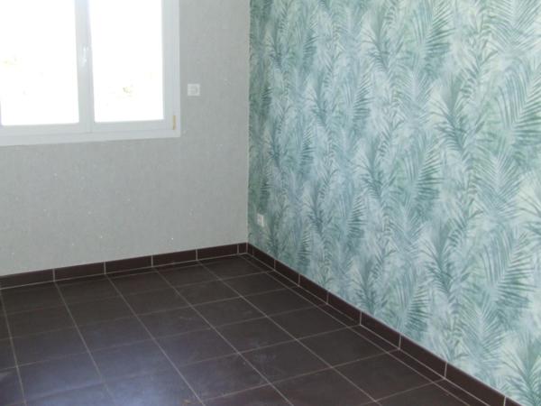 Grand pavillon de plain-pieds avec garage et piscine !