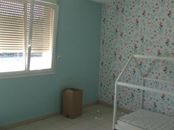 Grand pavillon de plain-pieds avec garage et piscine !