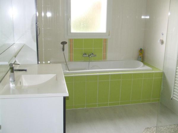 Grand pavillon de plain-pieds avec garage et piscine !