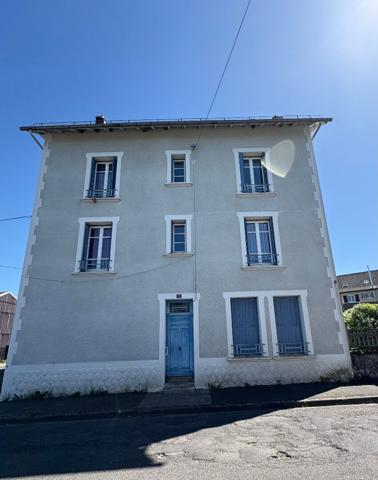 Achat immeuble Riom-ès-Montagnes - 12 pièce(s) - 272 m² - 109 000 €