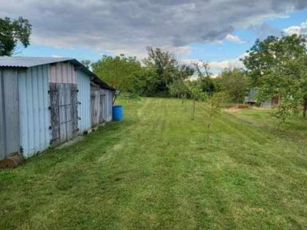 Terrain 1750m² constructible et borné