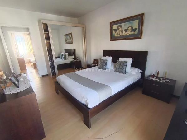 Vente                                                      Appartement
                        
                     3 pièces                      73 m2                     à Ajaccio