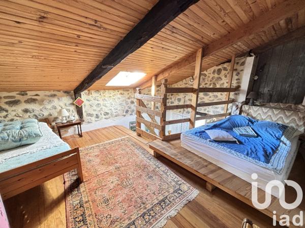Maison rustique 4 pièces de 93 m² à Vals-les-Bains (07600)