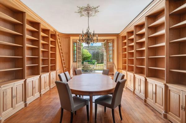 Bureau Versailles - SAINT LOUIS