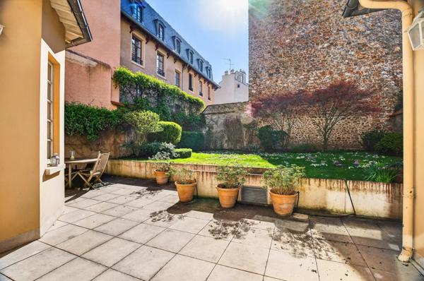 Bureau Versailles - SAINT LOUIS