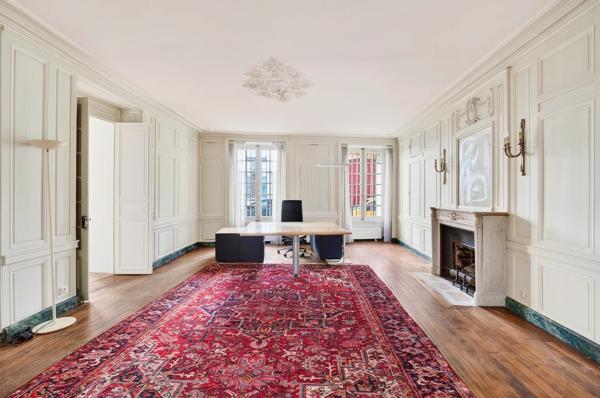 Bureau Versailles - SAINT LOUIS