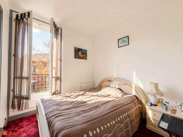 Quartier prisé, proche centre-ville, jardin, garage, sous-sol.