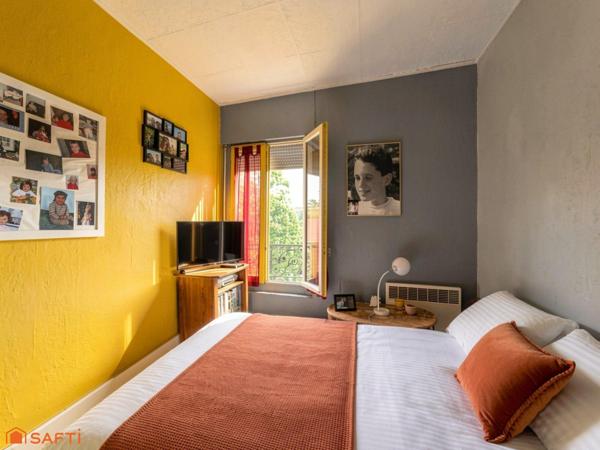 Quartier prisé, proche centre-ville, jardin, garage, sous-sol.