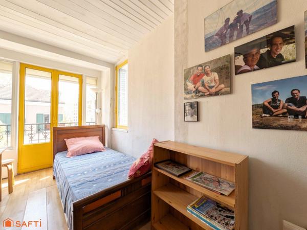 Quartier prisé, proche centre-ville, jardin, garage, sous-sol.