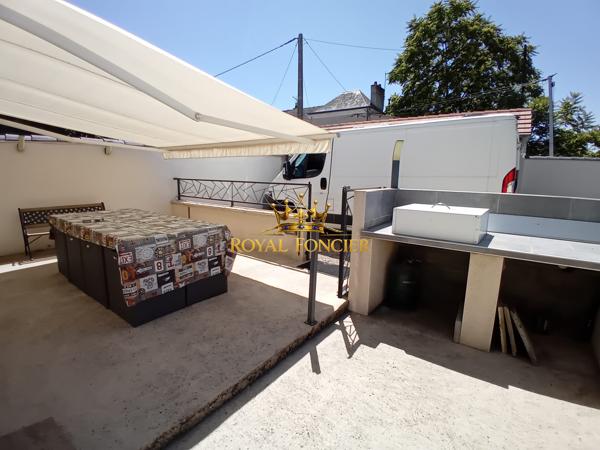 Vue sur la cour et son espace vert et ses terrasses