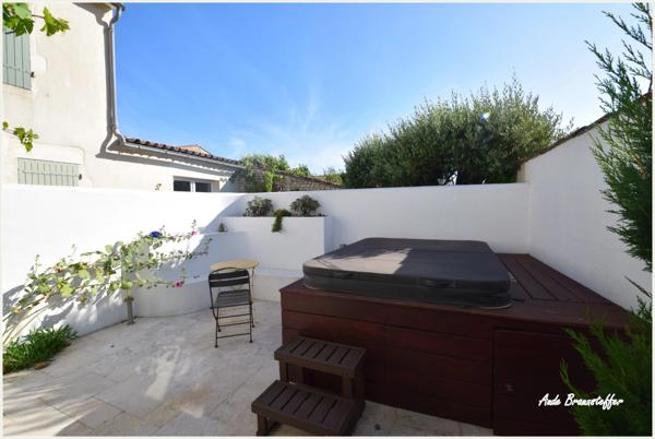 Maison à vendre 5 pièces SAINT CLEMENT DES BALEINES (17), 3 chambres, belle réception