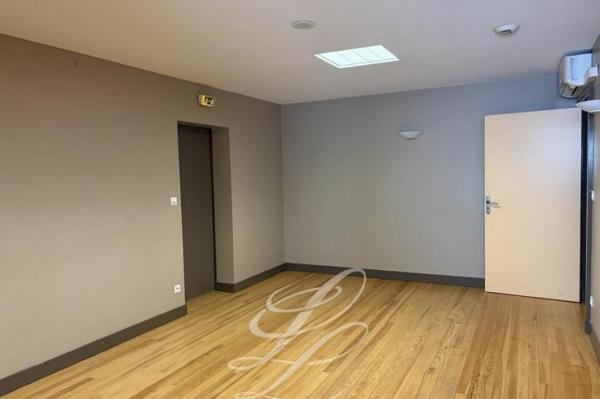 Vente - BUREAUX 150 m 2
