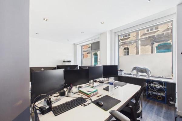 Vente - Bureaux 2 pièces 66 m 2 Paris (75017)