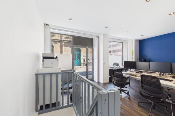 Vente - Bureaux 2 pièces 66 m 2 Paris (75017)