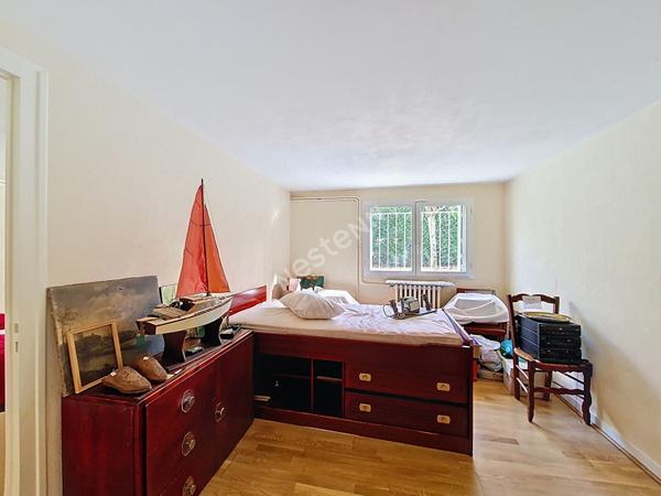 Maison spacieuse à vendre à Buxerolles - 5 chambres dans un secteur calme