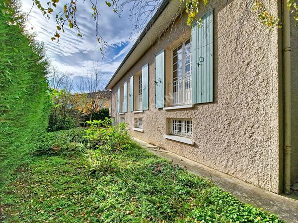Maison spacieuse à vendre à Buxerolles - 5 chambres dans un secteur calme