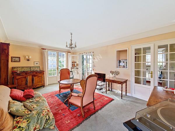 Maison spacieuse à vendre à Buxerolles - 5 chambres dans un secteur calme