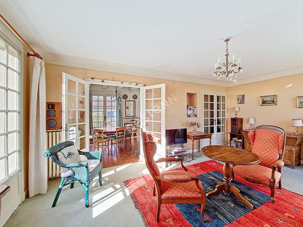 Maison spacieuse à vendre à Buxerolles - 5 chambres dans un secteur calme