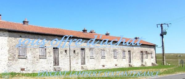 Ensemble immobilier de 3 maisons en pierre à réhabiliter