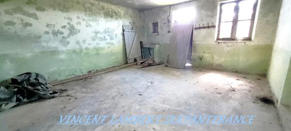 Ensemble immobilier de 3 maisons en pierre à réhabiliter