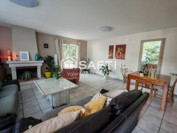 ? Charmante maison familiale avec piscine et vue imprenable à Collobrières ?
