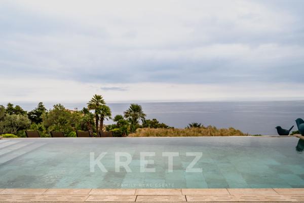Maison d'architecte à l'entrée du cap Corse avec vue mer panoramique