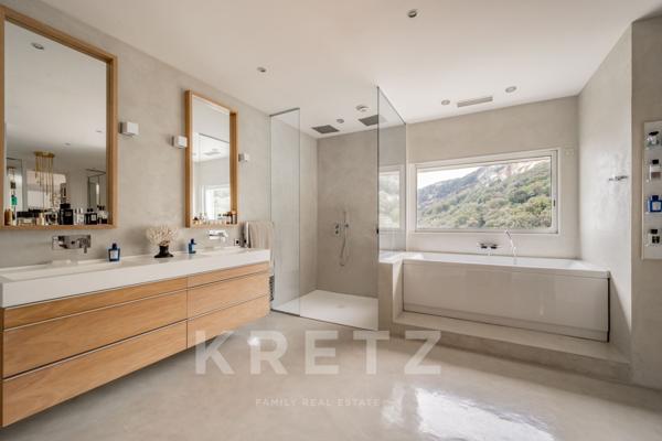 Maison d'architecte à l'entrée du cap Corse avec vue mer panoramique