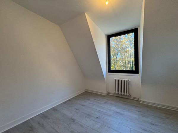 A vendeur, secteur résidentiel de Périgueux, belle Maison type 7 avec terrain arboré & garage