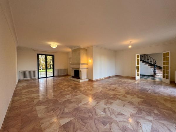 A vendeur, secteur résidentiel de Périgueux, belle Maison type 7 avec terrain arboré & garage