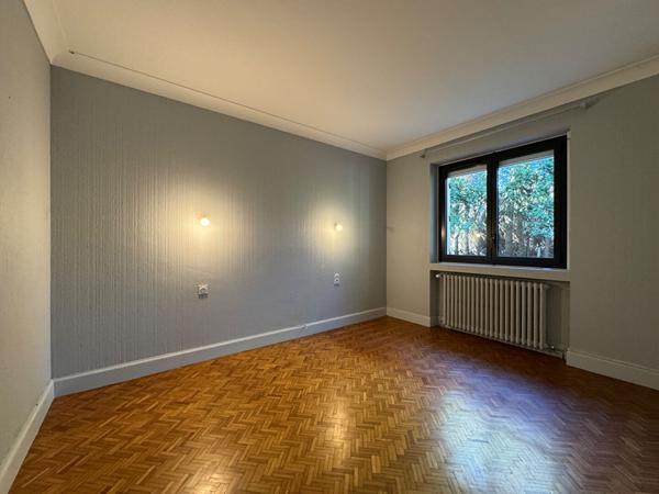 A vendeur, secteur résidentiel de Périgueux, belle Maison type 7 avec terrain arboré & garage